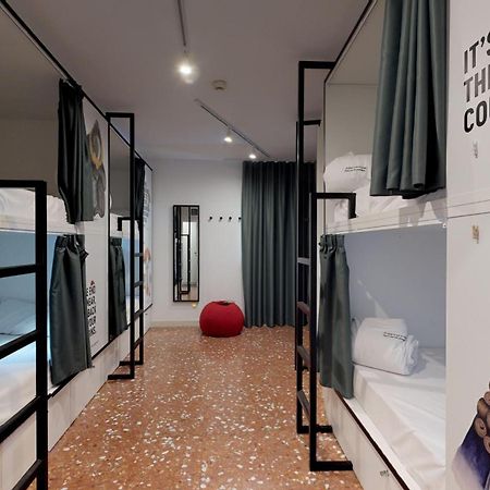 2060 The Newton Hostel Madryt Zewnętrze zdjęcie