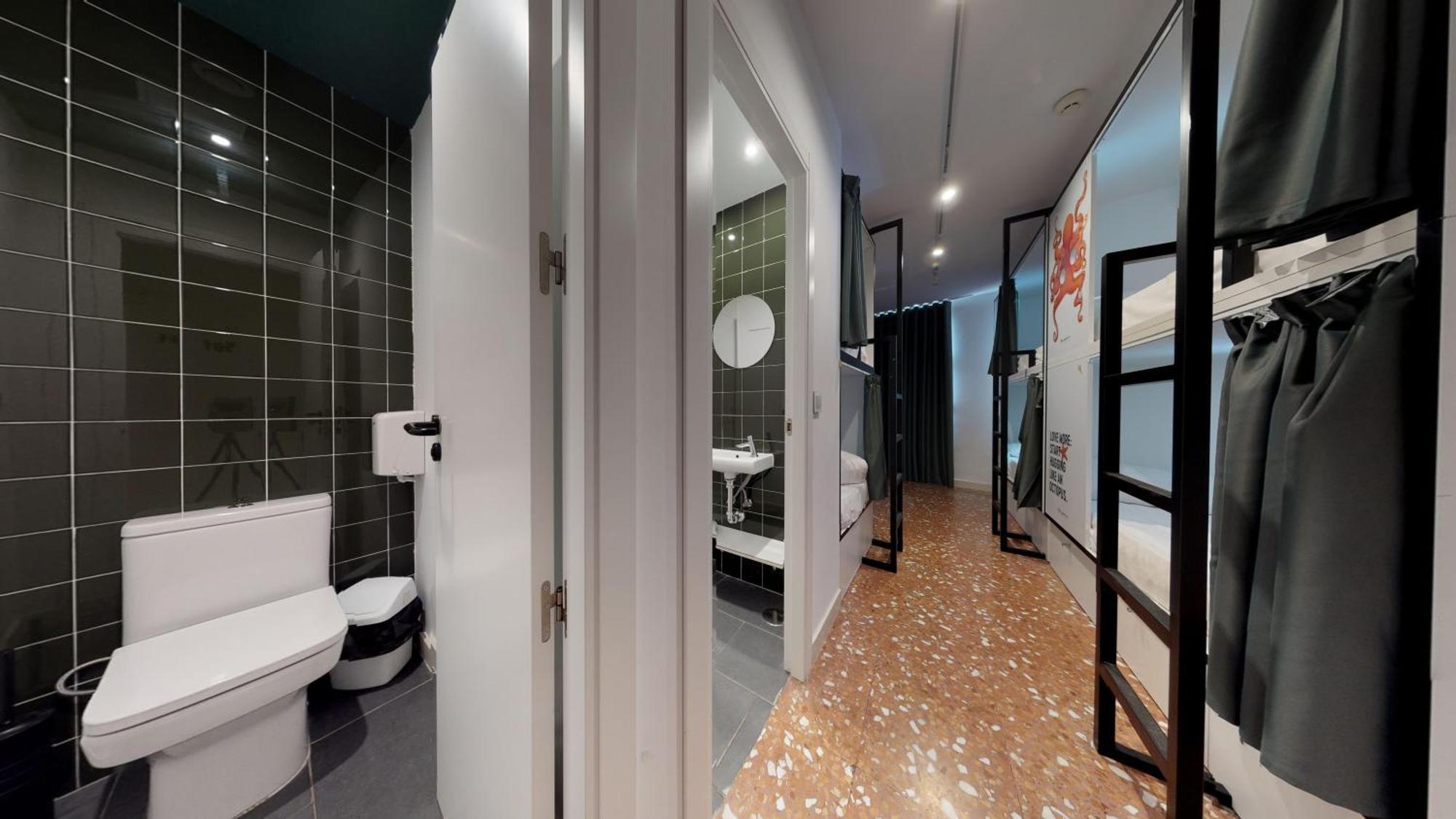 2060 The Newton Hostel Madryt Zewnętrze zdjęcie