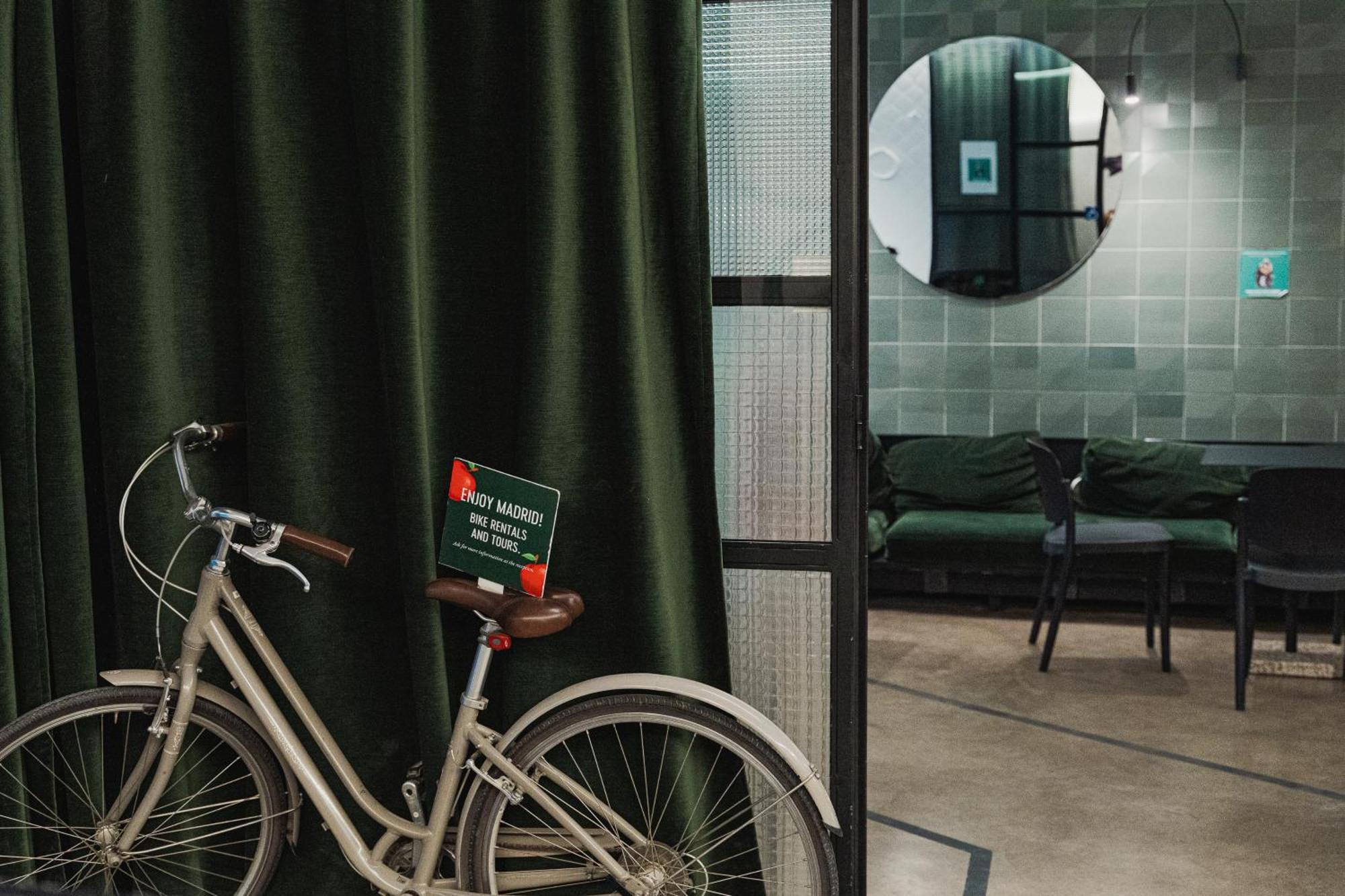 2060 The Newton Hostel Madryt Zewnętrze zdjęcie